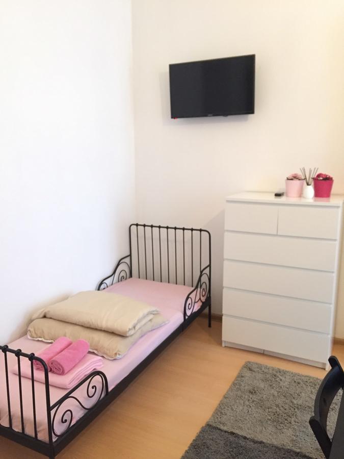 Hostel Wiktoria Krasków Εξωτερικό φωτογραφία